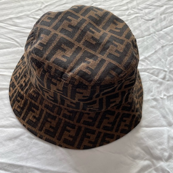Fendi bucket hat - Picture 2 of 3